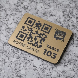 Placa con código QR grabado para colocar en la mesa: logotipo, número de mesa, menú del restaurante, código QR de Instagram