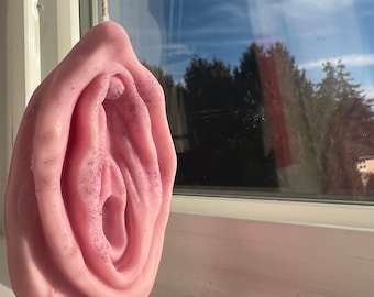 The ‘Lil Litty Clitty Candle - Funny Femme Gift - Vulva Candle - Handmade Soy Wax Candle - Bachelorette Gift