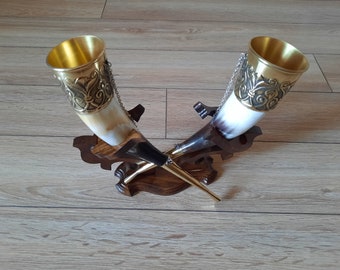 Cuerno vikingo grabado con soporte de madera de haya, regalo de boda personalizado.