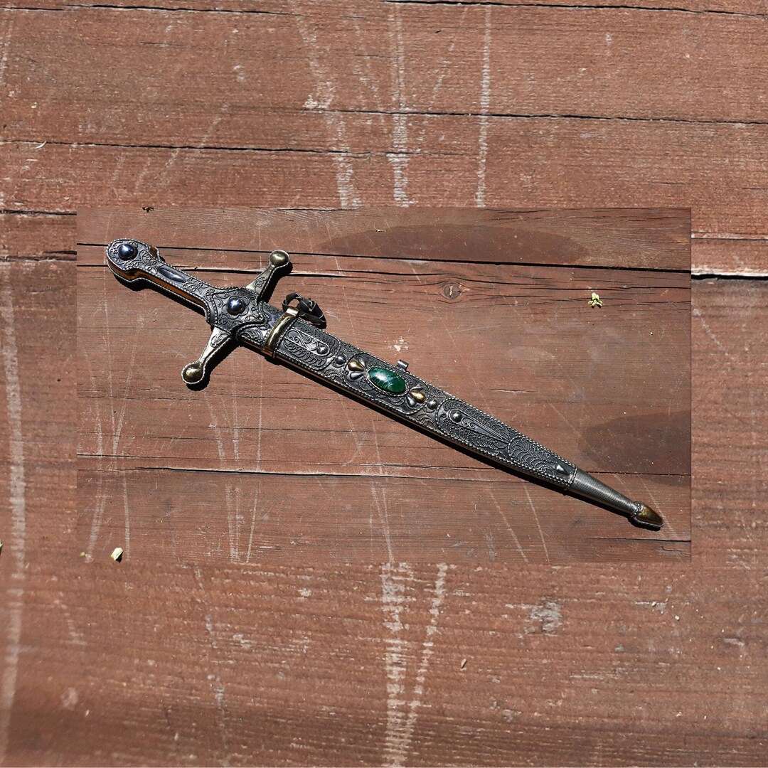Handmade Medieval Dagger: Knight's Cross Short Sword With Green