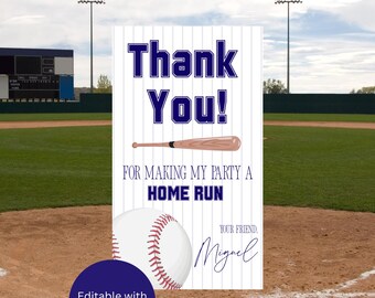 Könnte beinhalten: Baseball-Themen-Dankeskarte mit dem Text "Thank You!" in Marineblau. Die Karte zeigt einen Baseballschläger, einen Baseball und den Satz "For making my party a home run." Bearbeitbar mit Canva Pro.