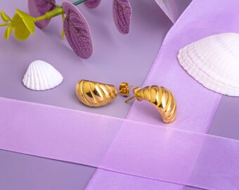 18K Mini Croissant Earrings • Elegant structure of Shelly Earrings With the Unique Design • Gold Shell Modernist Form Shore Spiral Studs