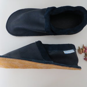 Custom-made organic leather barefoot shoes, minimal shoes, high-quality luxury slippers made in Italy, natural leather blue-black, color selection