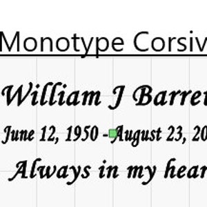 K&ouml;nnte beinhalten: Eine schwarz-wei&szlig;e Gedenkkarte mit dem Text "Monotype Corsiva" in einer kursivschriftlichen Schriftart. Die Karte enth&auml;lt auch den Namen "William J Barrett", die Daten "12. Juni 1950 - 23. August 2021" und den Satz "Immer in meinem Herzen".