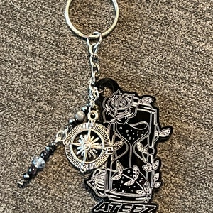 ATEEZ Hourglass and Compass Rose Beaded Keychain- Black or Iridescent