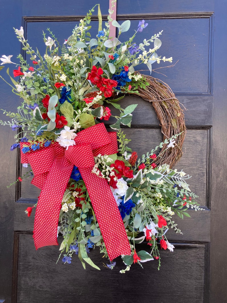 Deluxe Large Realistic Patriotic Summer Hydrangeas Grapevine wreath for Front Door, Everyday American Porch Decoration, Housewarming gift image 5