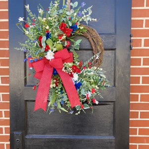 Deluxe Large Realistic Patriotic Summer Hydrangeas Grapevine wreath for Front Door, Everyday American Porch Decoration, Housewarming gift image 2