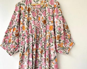 Letnia sukienka z bawełny z nadrukiem kwiatowym: Kyra Midi Mini Style