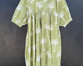 Letnia sukienka z bawełny z nadrukiem kwiatowym: Kyra Midi Mini Dress