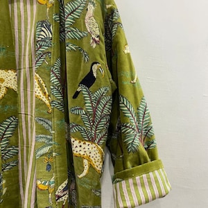 Grüner Dschungel-Druck-Samt-Kimono-Roben, Morgentee-Samtmantel, Brautjungfer-Robe, Frauen tragen Baumwollsamt-Robe, Samtjacke, Brautrobe Bild 5