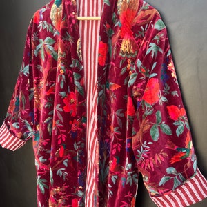 Grüner Dschungel-Druck-Samt-Kimono-Roben, Morgentee-Samtmantel, Brautjungfer-Robe, Frauen tragen Baumwollsamt-Robe, Samtjacke, Brautrobe Bild 10