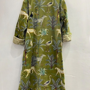 Green Jungle Print Velvet Kimono Robes, Morning Tea Velvet Coat, Bridesmaid Robe, Women Wear Cotton Velvet robe, Velvet Jacket, Bridal Robe zdjęcie 6