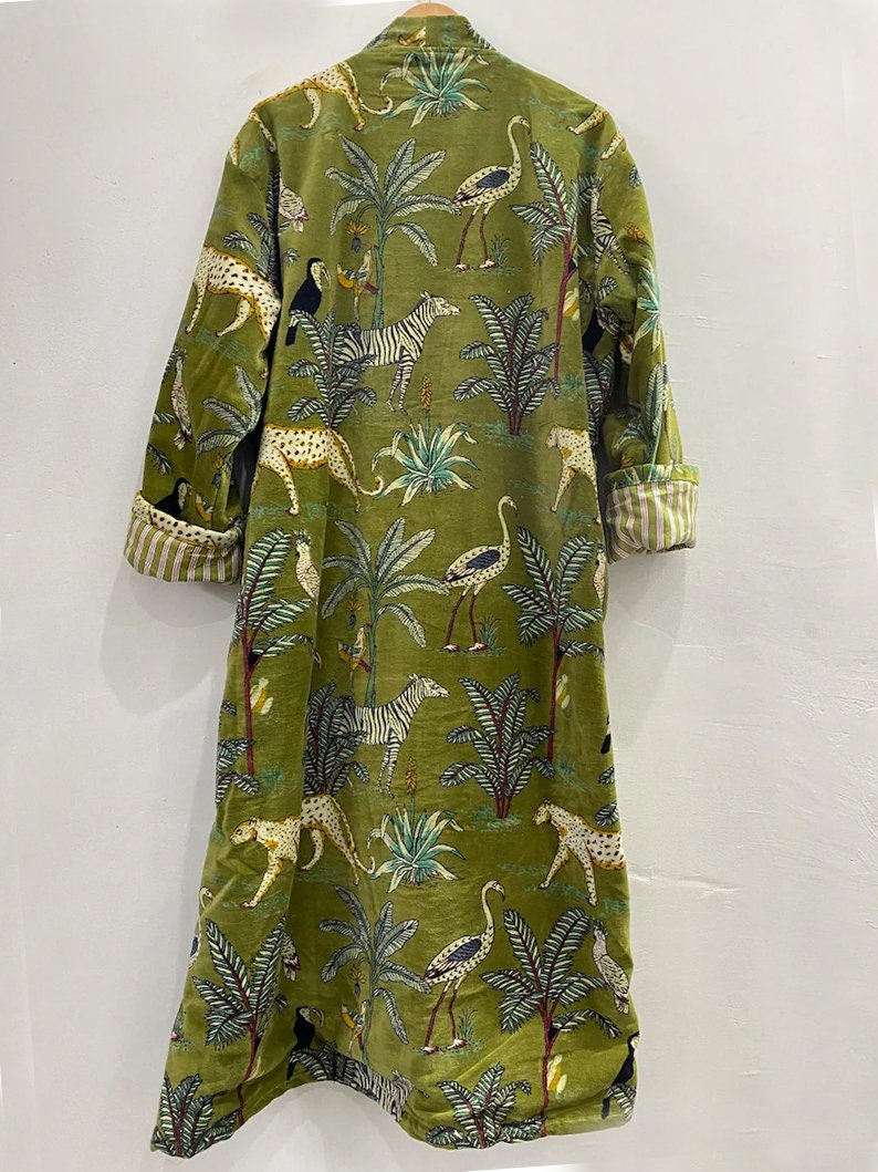 Grüner Dschungel-Druck-Samt-Kimono-Roben, Morgentee-Samtmantel, Brautjungfer-Robe, Frauen tragen Baumwollsamt-Robe, Samtjacke, Brautrobe Bild 6