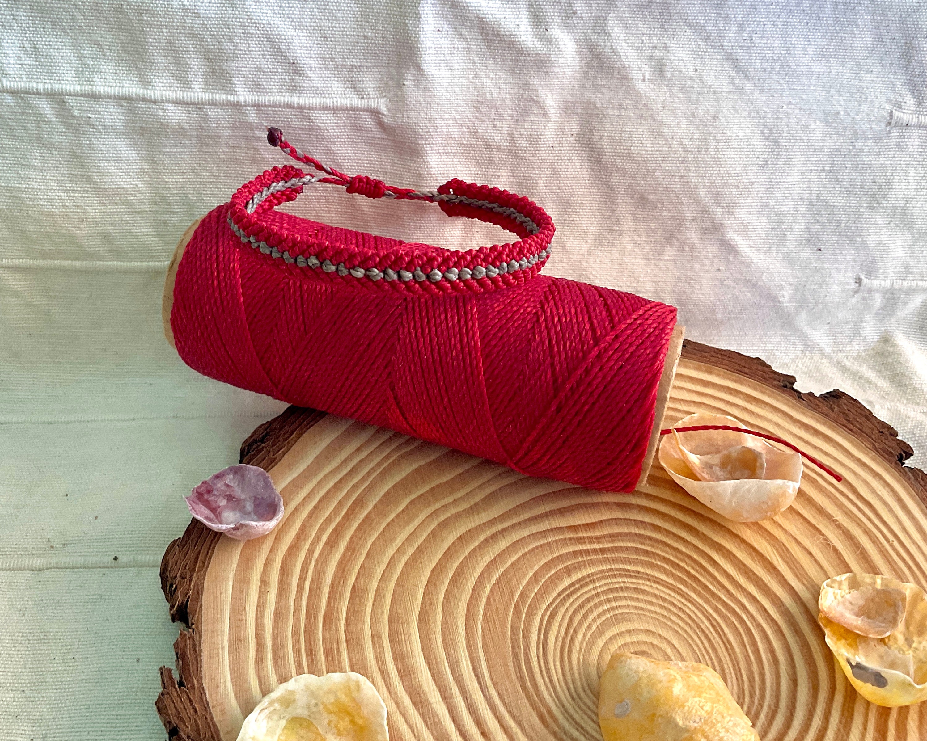 Bracelet Macramé Rouge Fil Ciré - Fait Main En France - Ajustable Unisexe Et Résistant à L'eau - Largeur 5 Mm