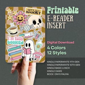 Könnte beinhalten: Druckbarer E-Reader-Einsatz zum Thema Halloween mit einem Geist, der ein Buch liest, einem Schädel, einer Spinne, einem Zuckerrohr, einer Kaffeetasse, einem Bücherstapel und dem Text "Ich bin voll gebucht" und "Lass uns gruselig werden".