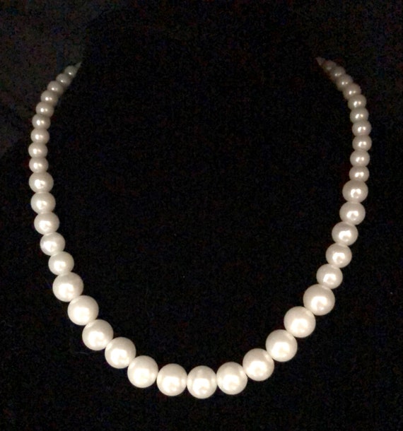 Graduated Pearl Necklace - Etsy Australia