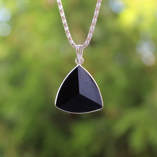 Pendentif tourmaline noire naturelle, pendentif triangle tourmaline noire