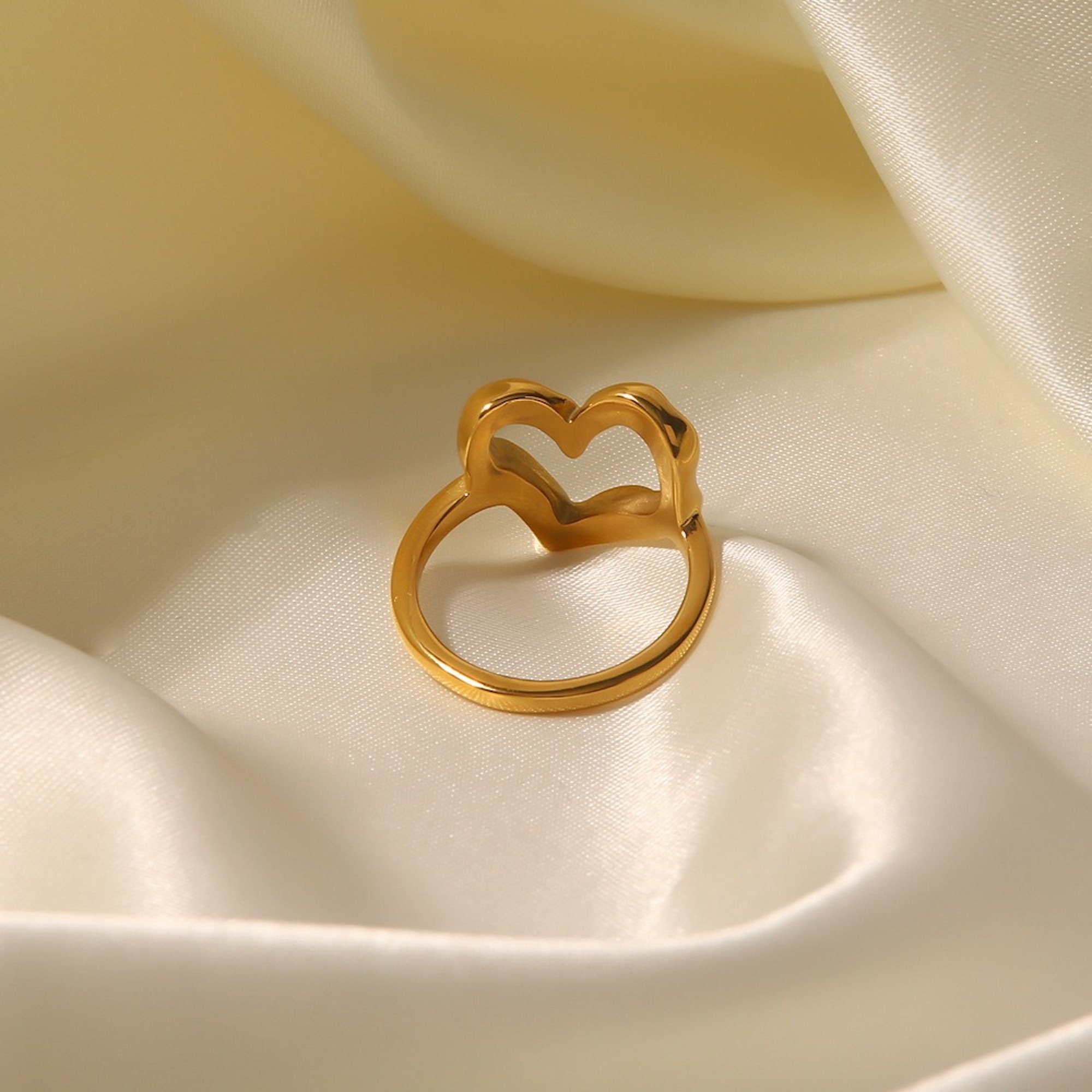 Five Star Jewelry - Dainty Love Ring Heart Accent Love Band LV American Contemporary Onyx 10K Gold