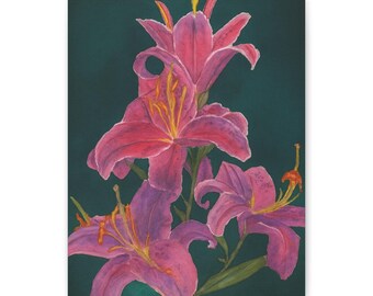 Può includere: Una stampa su tela rettangolare verticale con un'illustrazione botanica di tre vivaci fiori di giglio rosa con stami gialli. I gigli sono disposti su uno sfondo solido verde acqua scuro, che mette in risalto i petali e i gambi verdi.