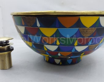 Fregadero de recipiente de latón hecho a mano - Lavabo tachonado con madera y resina de color