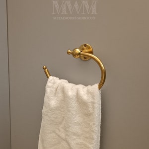 Portasciugamani ovale georgiano in ottone non laccato per il bagno