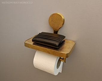 Hammered Brass toilet paper holder with shelf – Natural Brass