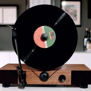 Floating Record vertical turntable