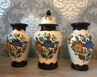 Gouda pottery Flora cabinet set, vases