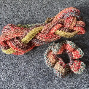 Passende häkeln geflochtene Ohr wärmer und Scrunchie