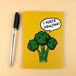 Brokkoli hasst dich auch / lustige Postkarte mit Brokkoli / Grußkarte / DinA6 / Hochformat / 300 g Papier / matter Druck / Essenseinladung