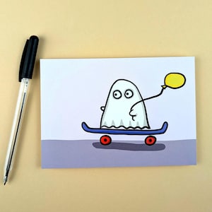 fantôme drôle sur skateboard / carte postale / carte de voeux pour anniversaire / DinA6 / format paysage / papier 300 g / impression mate / carte sans texte