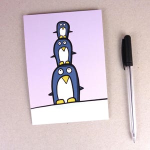 Pingüinos / postal / divertida tarjeta de felicitación con pingüinos / Din A 6 / formato vertical / papel de 300 g / impresión mate / tarjeta infantil sin texto