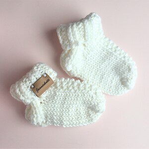 Baby socks hand knitted with pattern - 100 % merino wool baby kids socks - white socks - made to order
