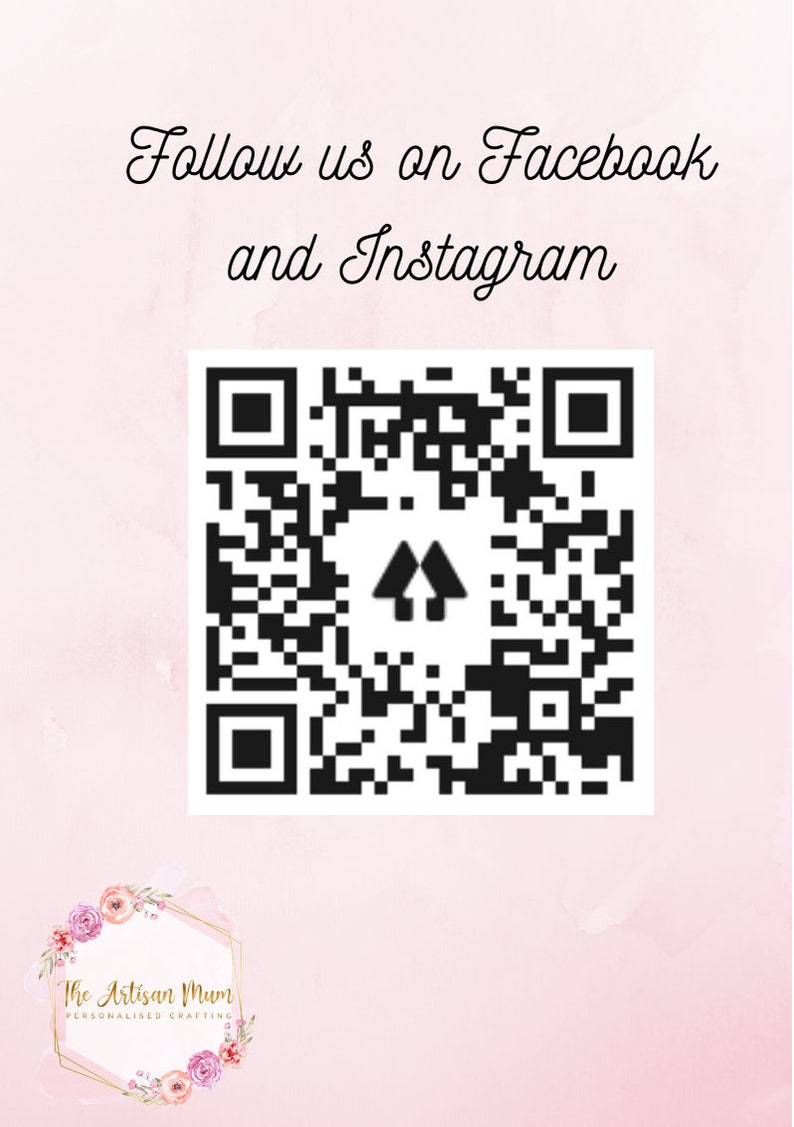 Puede incluir: C&oacute;digo QR en blanco y negro con el texto "Follow us on Facebook and Instagram" encima. El c&oacute;digo QR tiene una peque&ntilde;a flecha apuntando hacia arriba en el centro. Debajo del c&oacute;digo QR hay un logotipo que dice "The Artisan Mum Personalised Crafting".