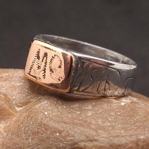 Rare ring of the First World War with engraving 1914-1916 on the sides and the initials MC on a copper insert in the middle, Soldier ring