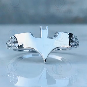 Anillo con logotipo de Batman anillo de superheroe anillo de plata de ley 925 anillo de coleccion DC de oro de piedra redonda anillo de diseno de superheroe anillo de regalo de