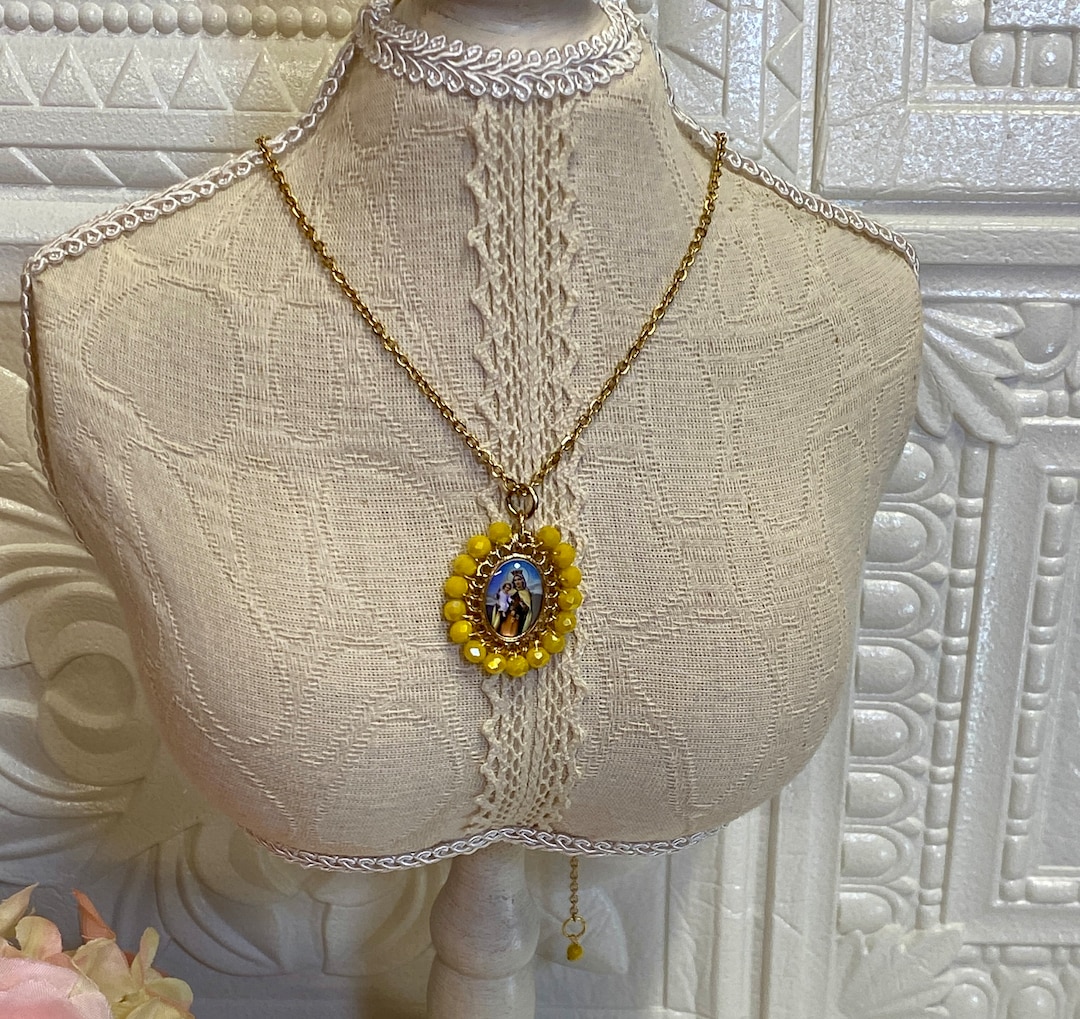 Carmen Pendant Necklace