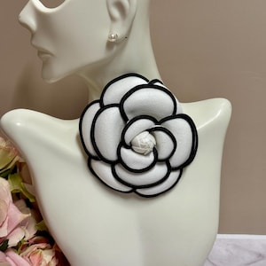 Kamelie Stoffblumen Brosche