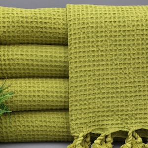 Turkish Hand Towel-Tea Towel-Pistachio Green Hand Towel-Stonewashed-20"x36"-Kitchen Towel-Service Towel-Waffle Hand Towel-(UMT,WFFL,PSKR)