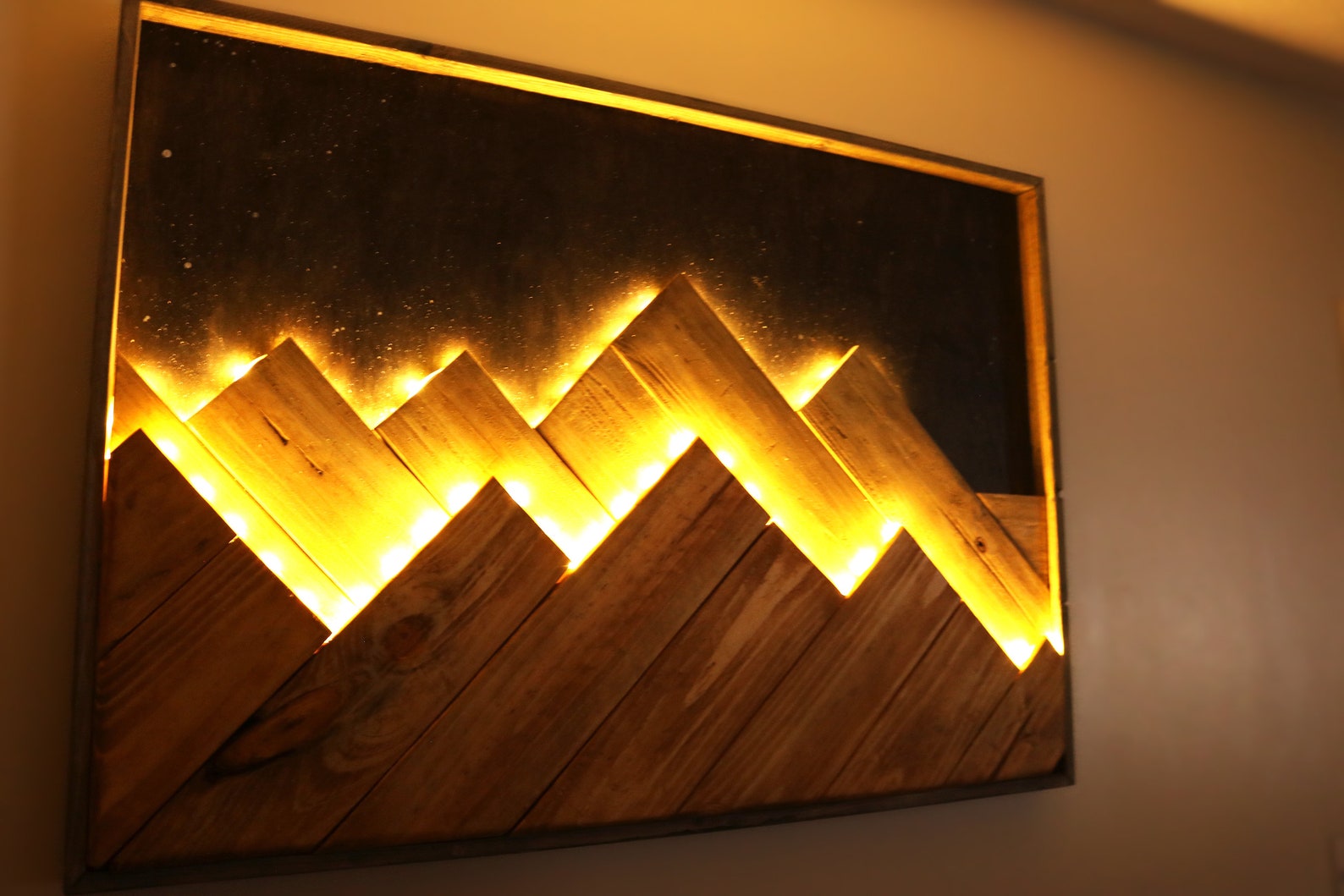 Reclaimed Wood Mountain Wall Art with LED light Etsy.de
