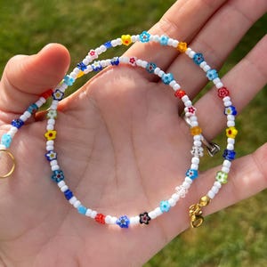 Collar Millefiori; collar de cuentas de flores de vidrio; collar de cuentas; collar de flores; collar delicado; collar de cuentas; collar de cuentas blancas; verano imagen 5