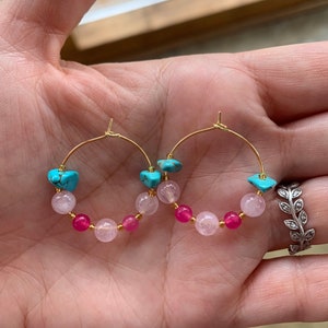 Créoles en quartz rose ; boucles d&#39;oreilles en quartz rose ; créoles en jade rose ; boucles d&#39;oreilles en jade rose ; boucles d&#39;oreilles en cristal rose ; boucles d&#39;oreilles turquoises ; créoles turquoise ; cr