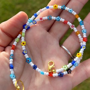 Collar Millefiori; collar de cuentas de flores de vidrio; collar de cuentas; collar de flores; collar delicado; collar de cuentas; collar de cuentas blancas; verano imagen 3