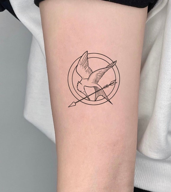 Mockingjay with flower-Hunger Games- Tattoo Transparent Png – Sisters Keep  Drawing