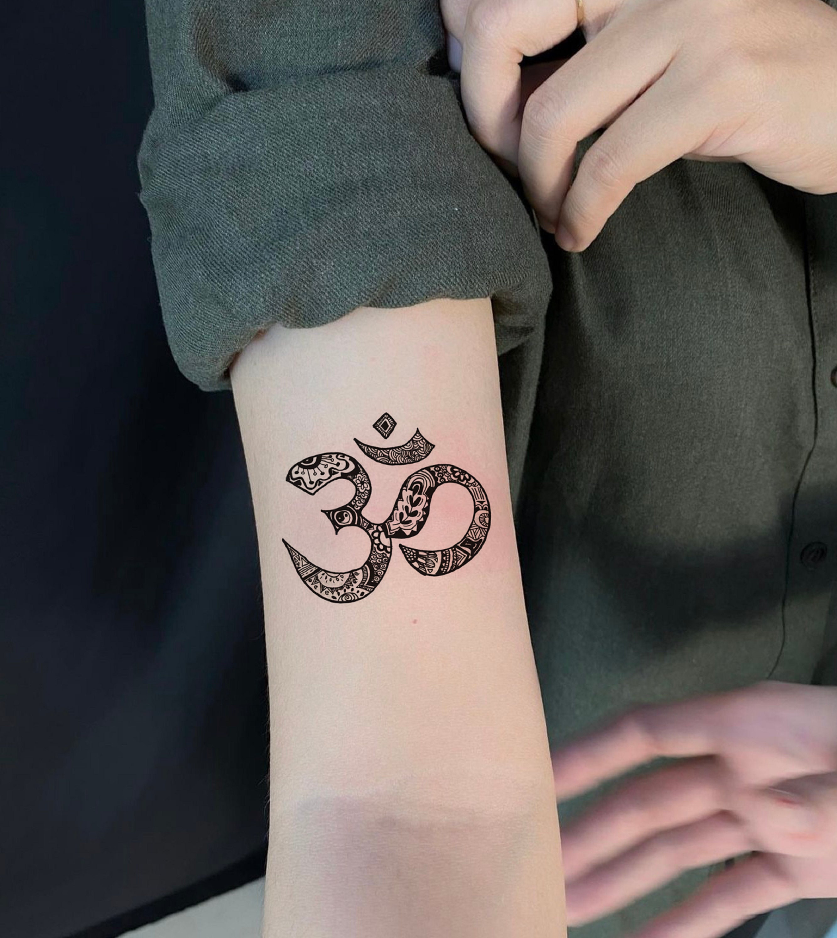 OM El símbolo en el centro Tatuaje temporal Etiqueta - Etsy México