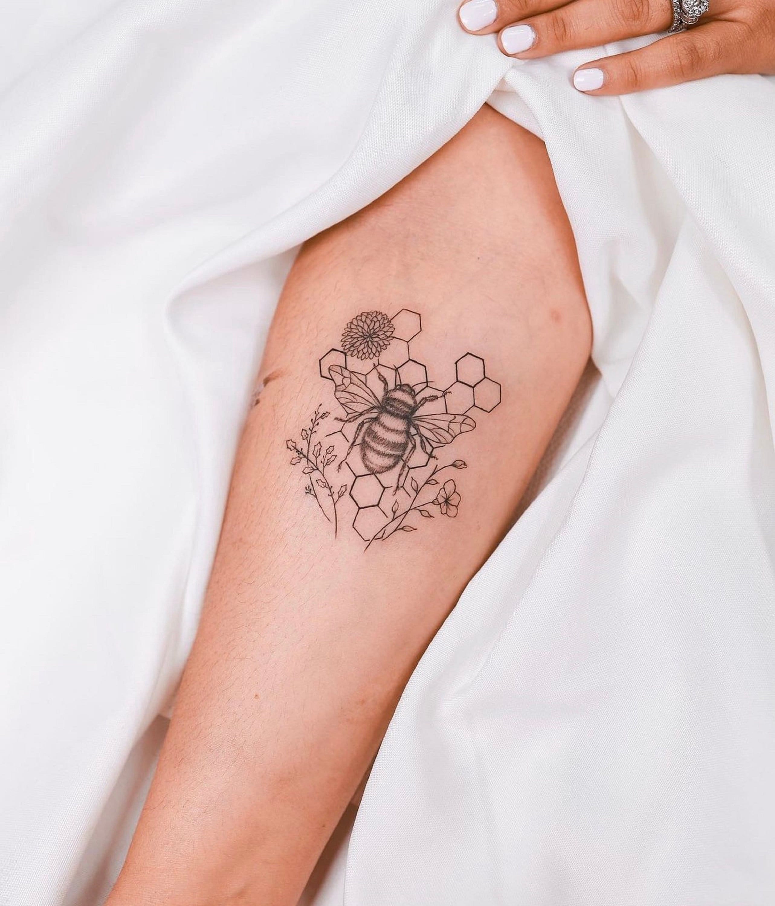 My third tattoo “Geometric Bee” by Ben Gallegos at Future Tattoo & Body  Piercing. Fullerton, CA : r/tattoos