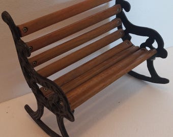 Móveis para bonecas, banco de balanço