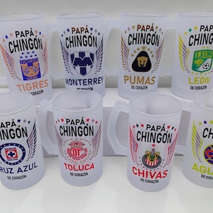 May include: Eight frosted glass beer mugs with handles. Each mug features the text "PAPÁ CHINGON" and a team logo, including Tigres, Monterrey, Pumas, León, Cruz Azul, Toluca, Chivas, and Águila. The mugs have a white background.