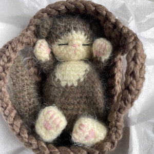 Christmas Gift Newborn Kitten Sleeping Fluffy Dark Brown Toy. Realistic Cat in the basket|crib. Crochet Handmade Gift