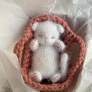 Christmas Gift Newborn Kitten Sleeping Fluffy White Toy. Realistic Cat in the basket|crib. Crochet Handmade Gift for Toddlers.